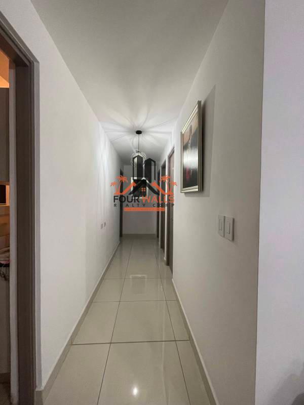 Elegant bathroom with glass-enclosed shower and modern fixtures at PH Mei Tower Panama