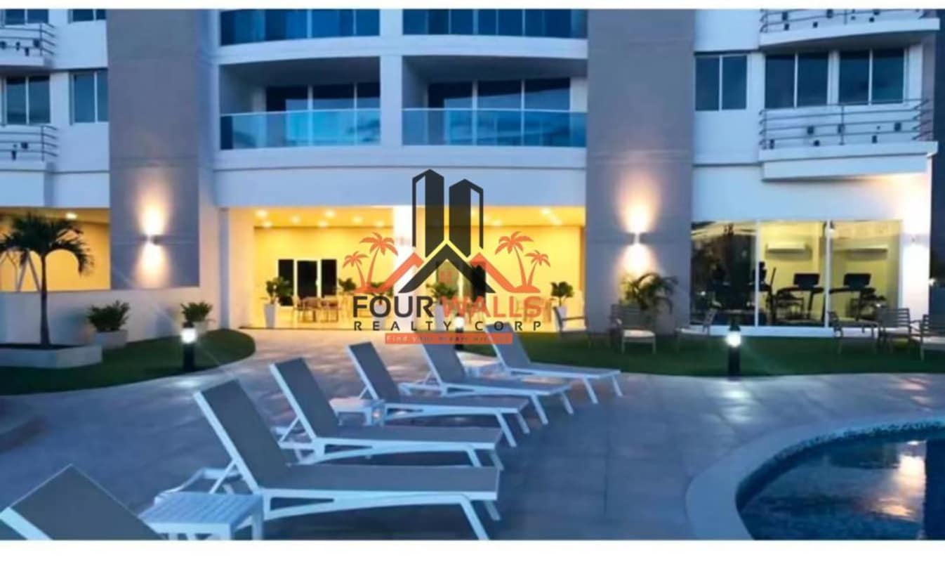 Infinity swimming pool with Jacuzzi and children's pool in PH Mei Tower Panama City