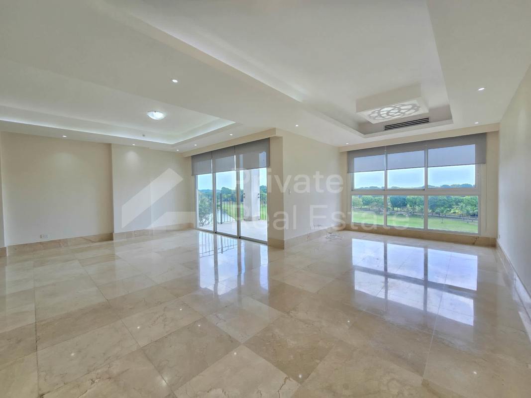 Luxury 4BR Golf Community Apartment The Reserve Santa María