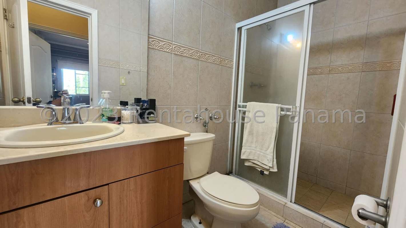 Large master bedroom with ensuite bathroom and walk-in closet in house at Costa del Este Panama