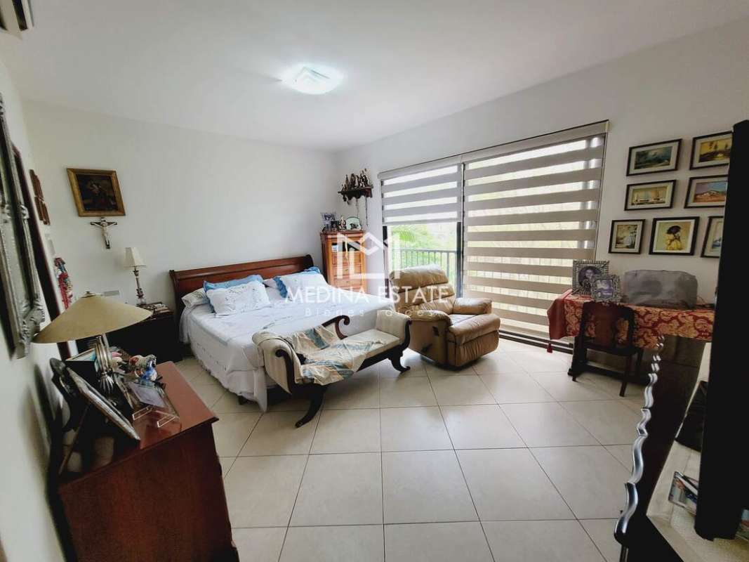 Living room with large window and beige furniture Embassy Club Clayton Panama