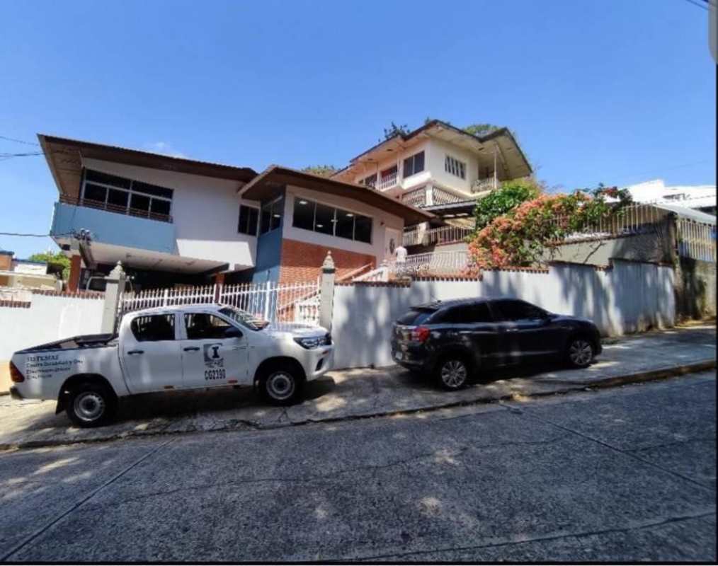 Two-story detached commercial office house with balconies, garden and gated parking in Betania Panama