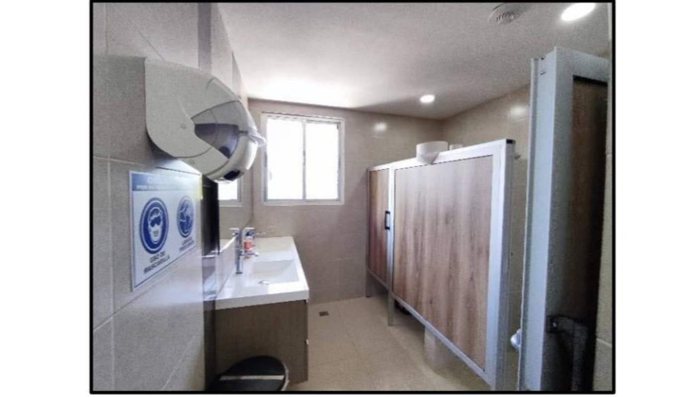 Multiple office spaces with glass dividers, tiled floor, AC in Betania Panama