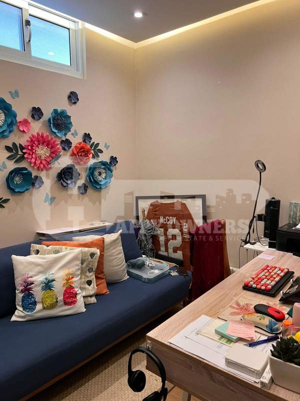 Multi-use room with sofa and office space Altamira Gardens Ancón Panama