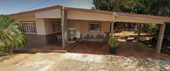 Single story house with covered terrace and driveway Altos del Fraile Chitré Panama