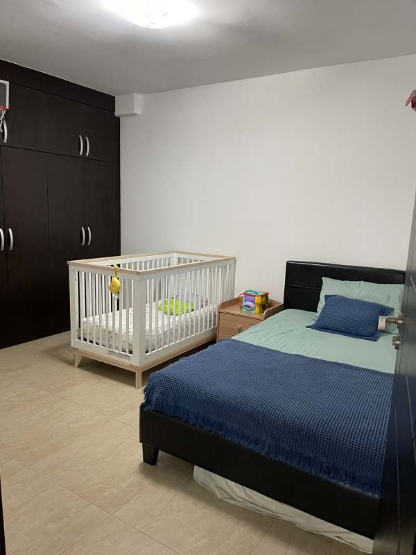 Second bedroom with crib built-in closet tile floor PH Vista Park Carrasquilla Panama