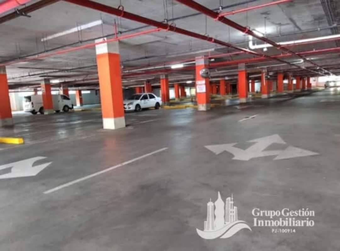 Indoor parking with clear signage and pillars inside Paseo Albrook Panama