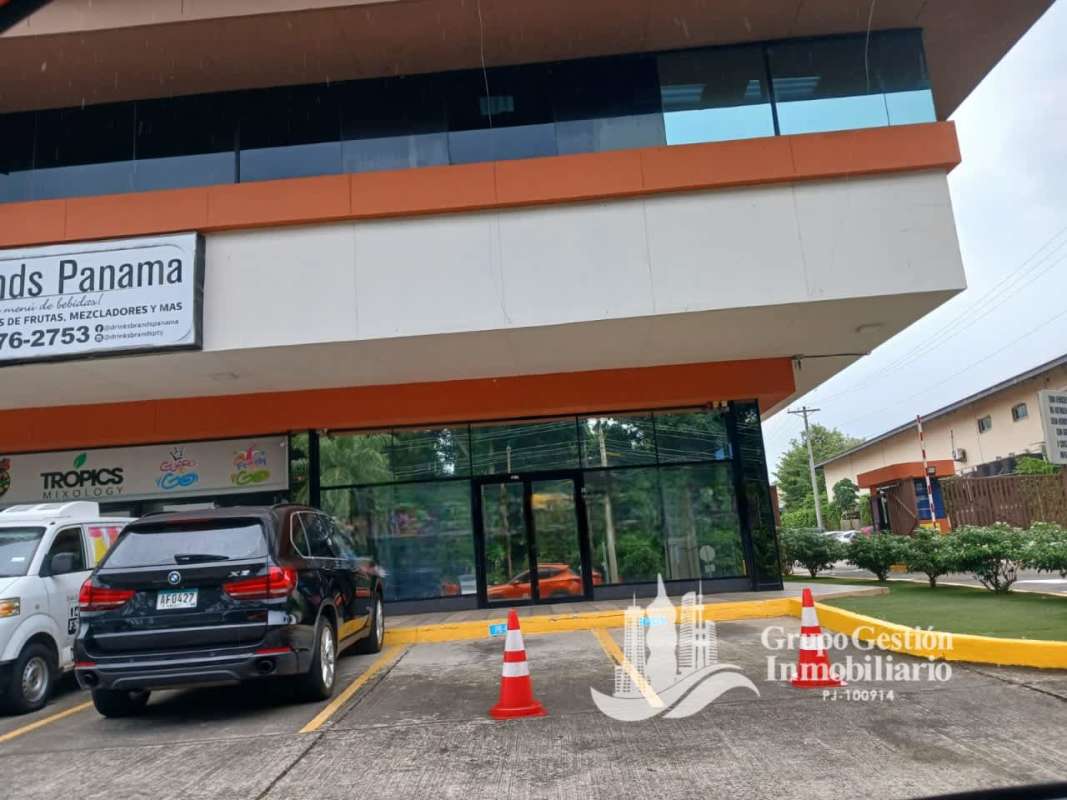 Street facing commercial space with wide access in Albrook Commercial Park Panama