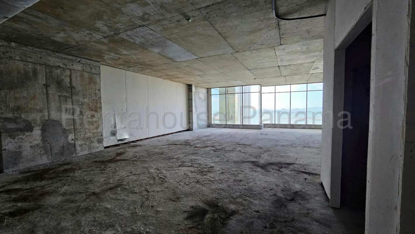 Open unfinished commercial office with floor-to-ceiling windows and bay view for sale PH BICSA Tower Panama City