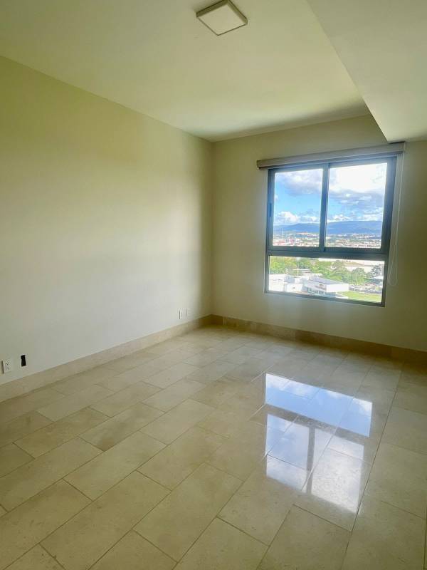 Spacious modern kitchen with center island and stainless appliances PH Greenview Santa María