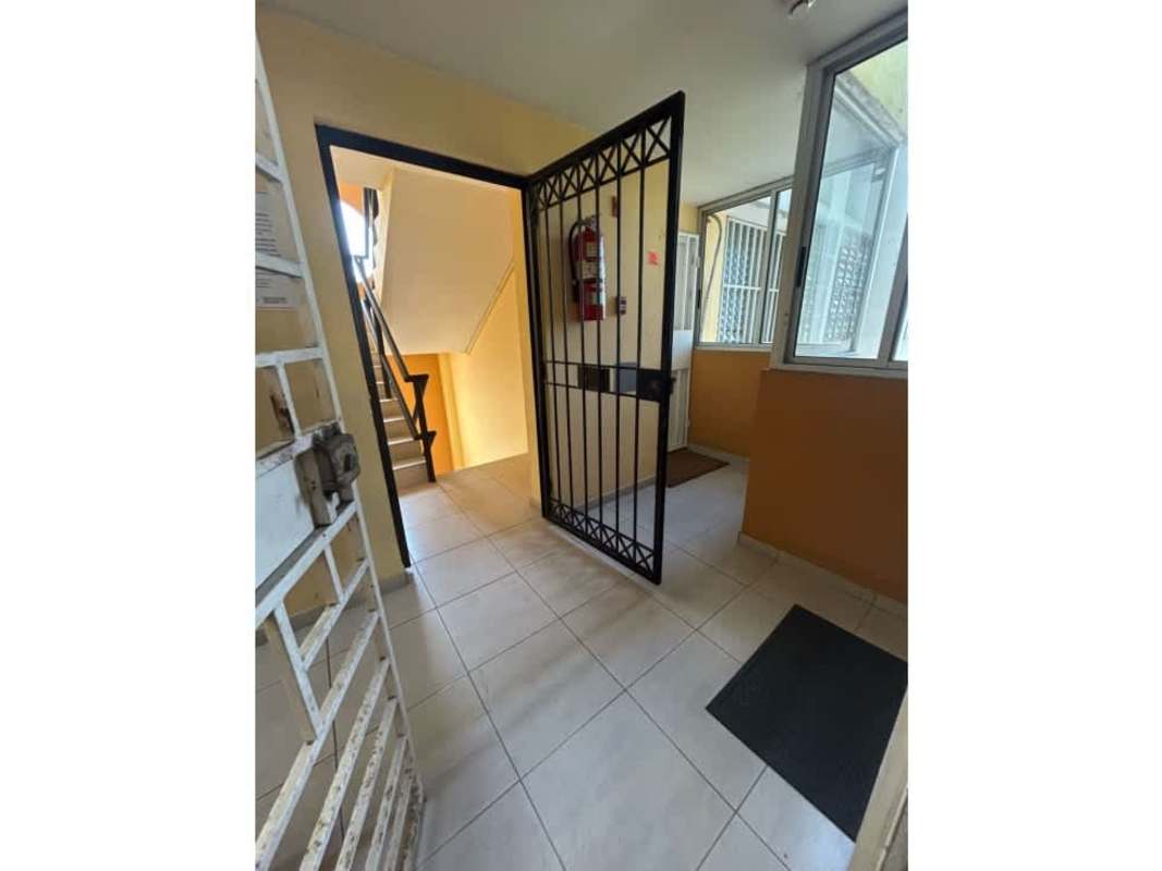 Entrance hall inside apartment with secure metal gate tiled floor and staircase PH Mystic Park Juan Díaz