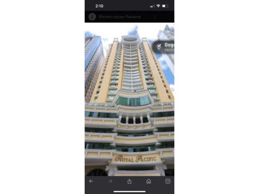 Guest bedroom with AC, twin beds, and closet at PH Royal Pacific rental Panama