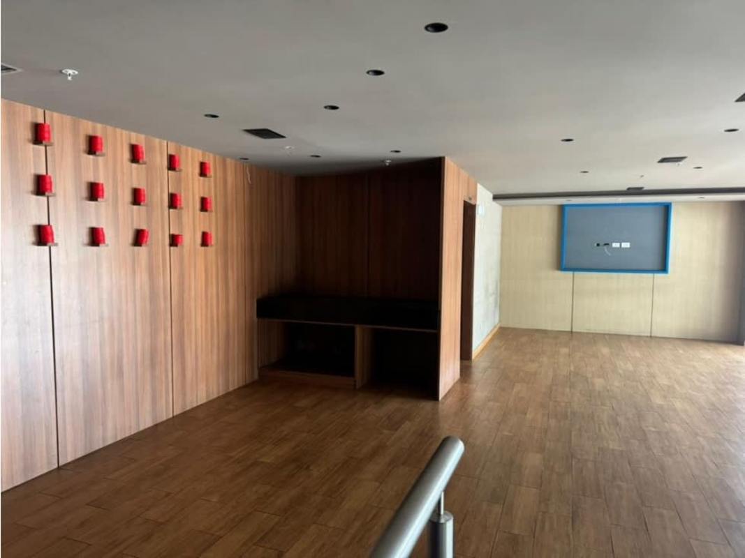 Contemporary retail lobby space with wood panels and decorative wall in PH Comercial Pueblo Nuevo Panama