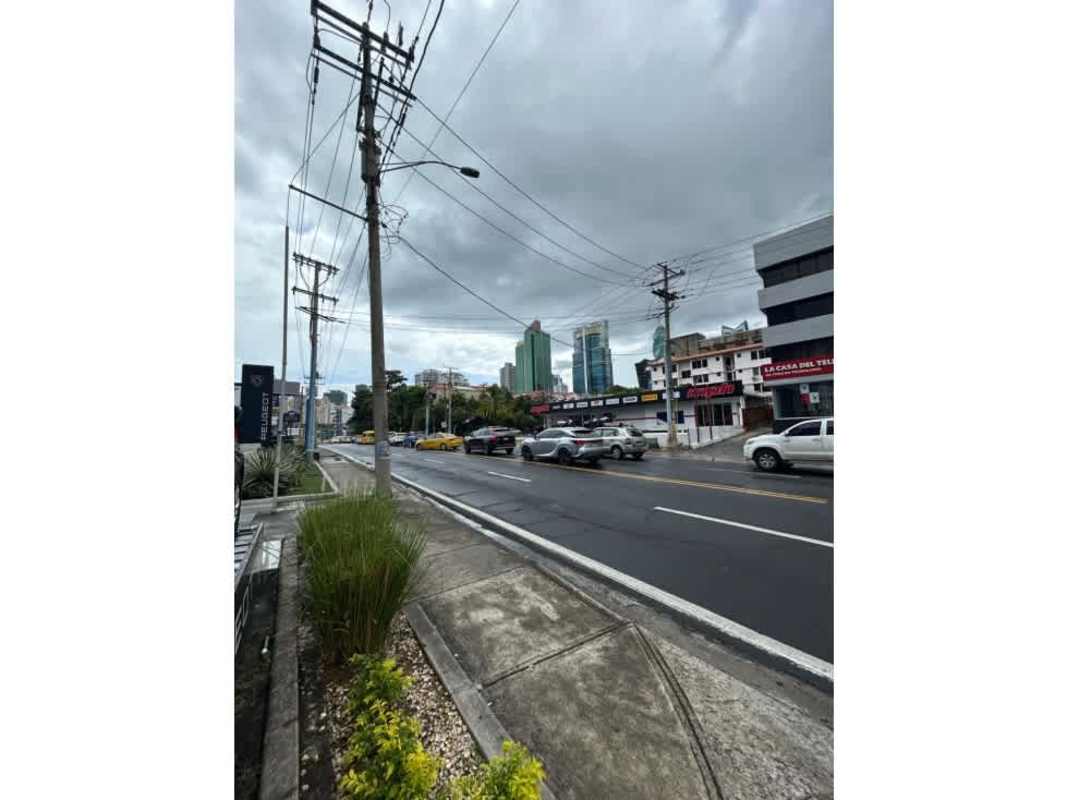 Glass façade commercial complex with ample parking and modern design in Obarrio Panama City
