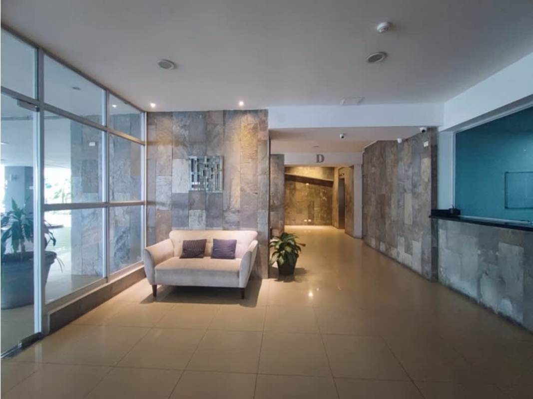 Spacious master bedroom with walk-in closet, ensuite bath, AC in PH Infinity San Francisco Panama