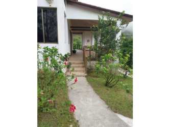 Balcony with mountain and garden view Altos del María