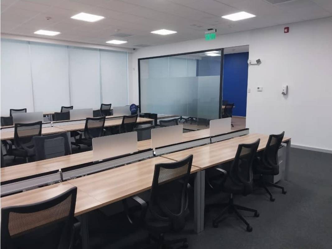 Open modern office with modular workstations for rent at Global Business Terminal Panama