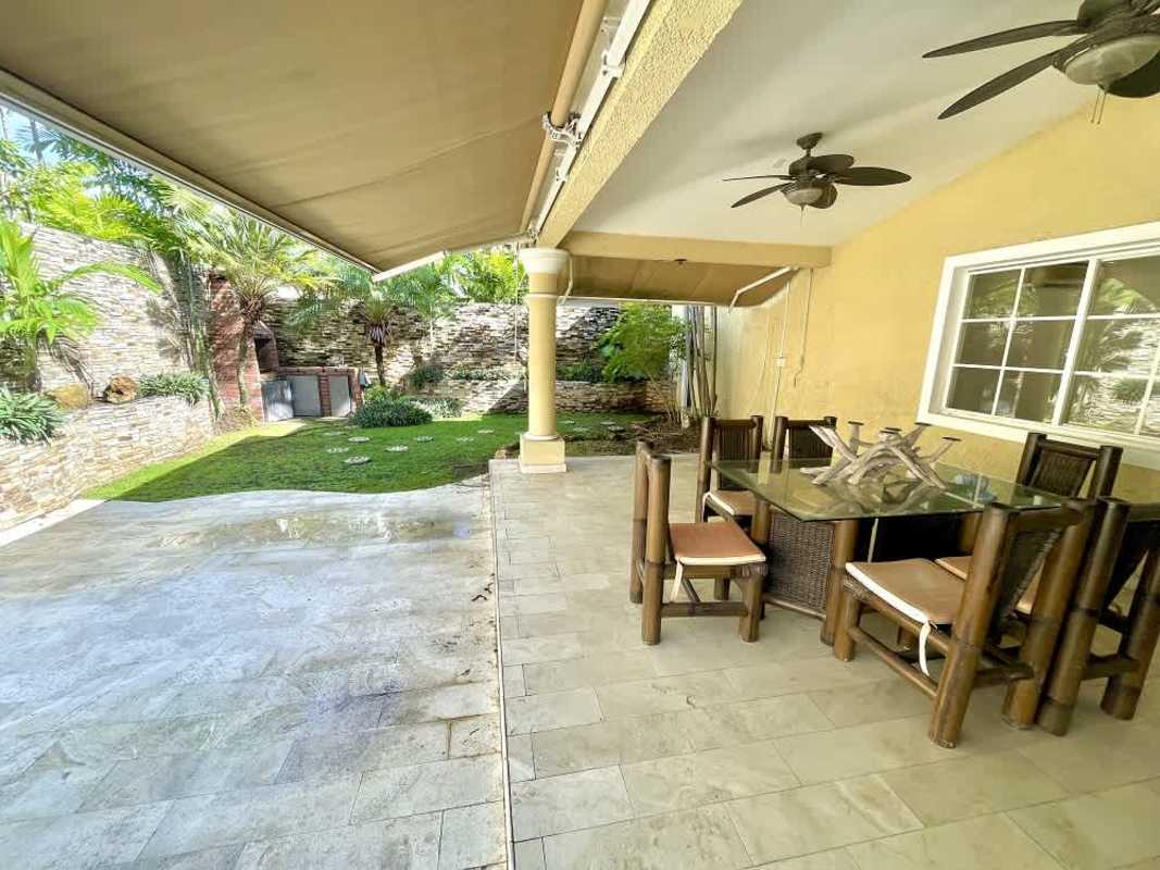 Elegant open plan living dining marble floors chandelier two story Santa María Costa del Este