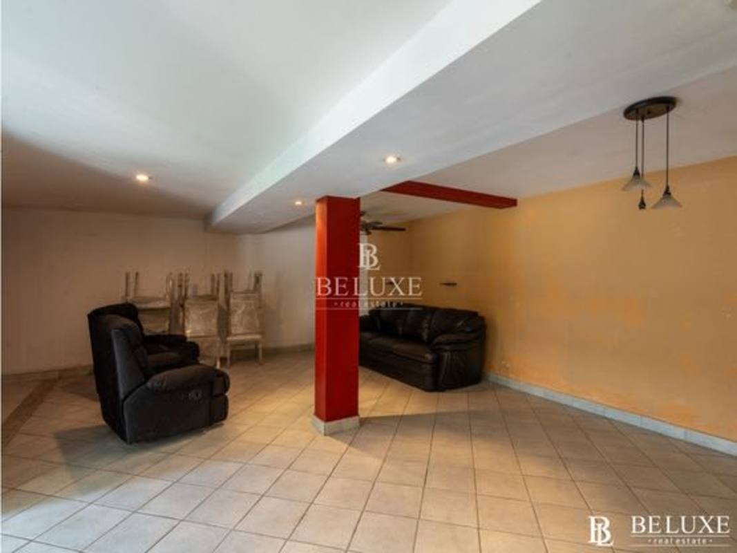 Outdoor terrace with lush landscaping in duplex house El Cangrejo Panama