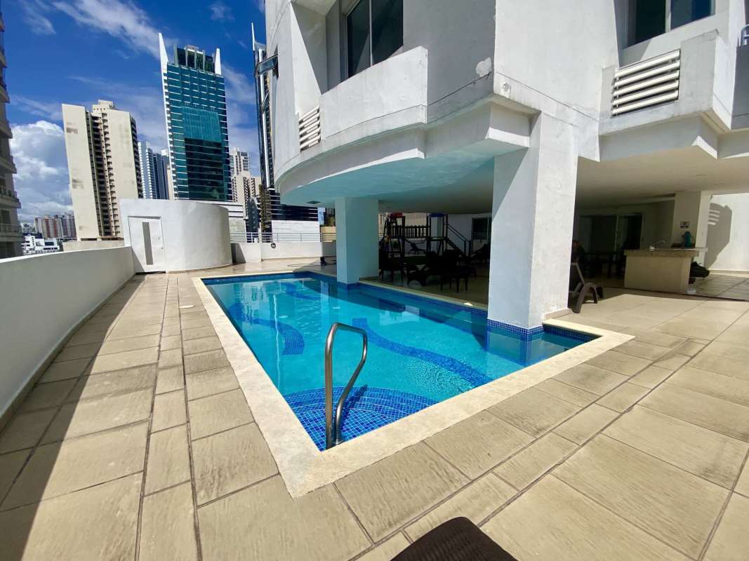 Modern rooftop pool with lounge area and skyline views in PH Galeria Uno Obarrio Panama