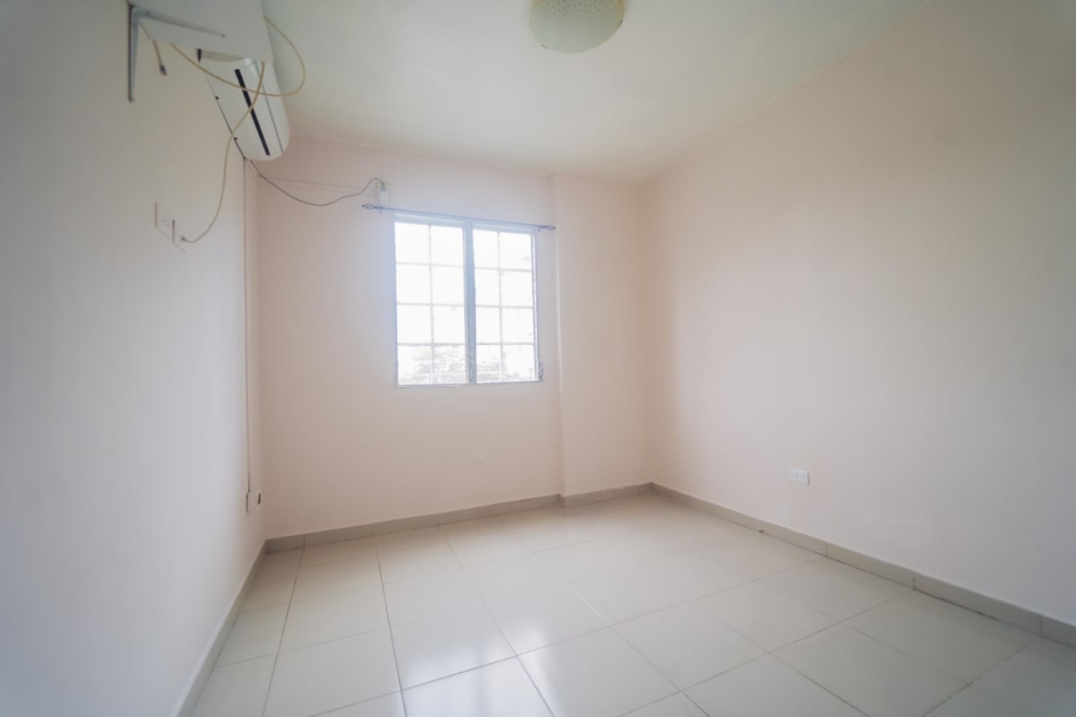 Covered parking space in PH Vista del Golf 2 with secure access Panama City