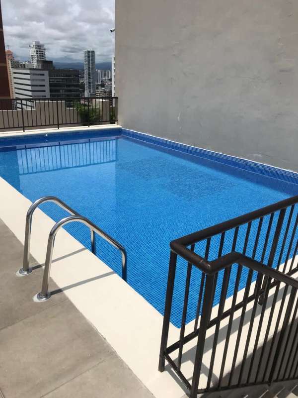 Rooftop swimming pool with panoramic skyline views of Panama City PH Torres Mar del Sur