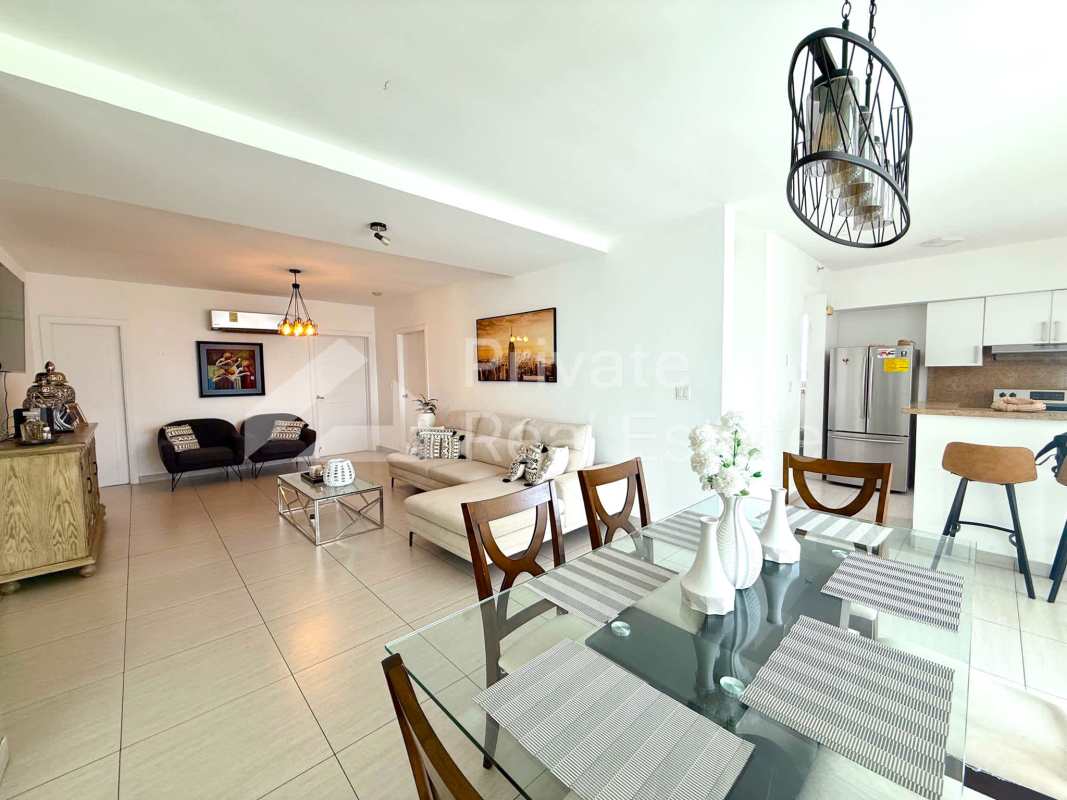 Granite countertop kitchen fully equipped at PH Le Mare Coco del Mar for sale