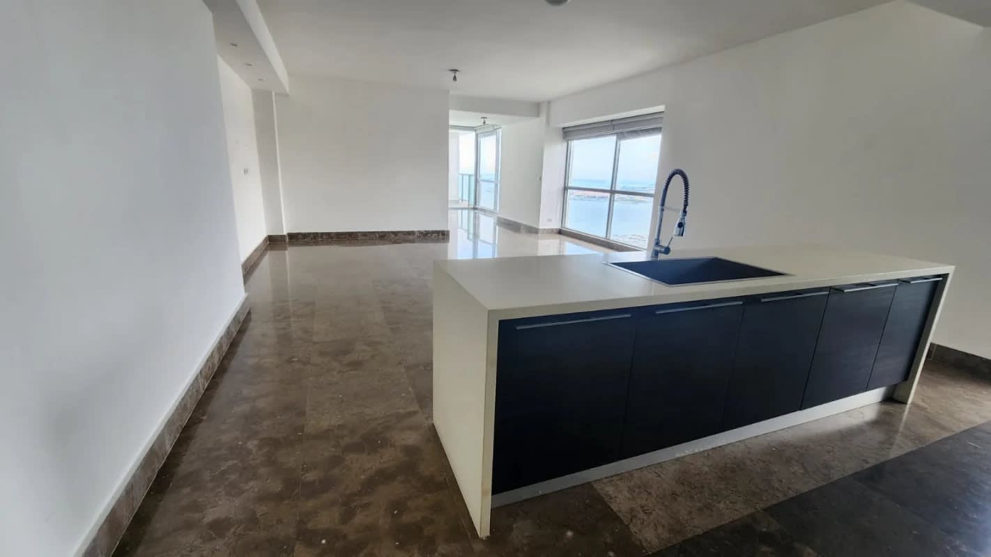 Bright living room with marble flooring, panoramic ocean and city views in PH Yoo Panama Avenida Balboa