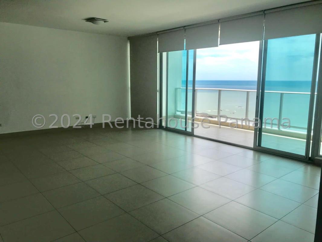 Kitchen with granite countertops, breakfast bar, stainless appliances in PH Pacific Point Punta Pacifica Panama City