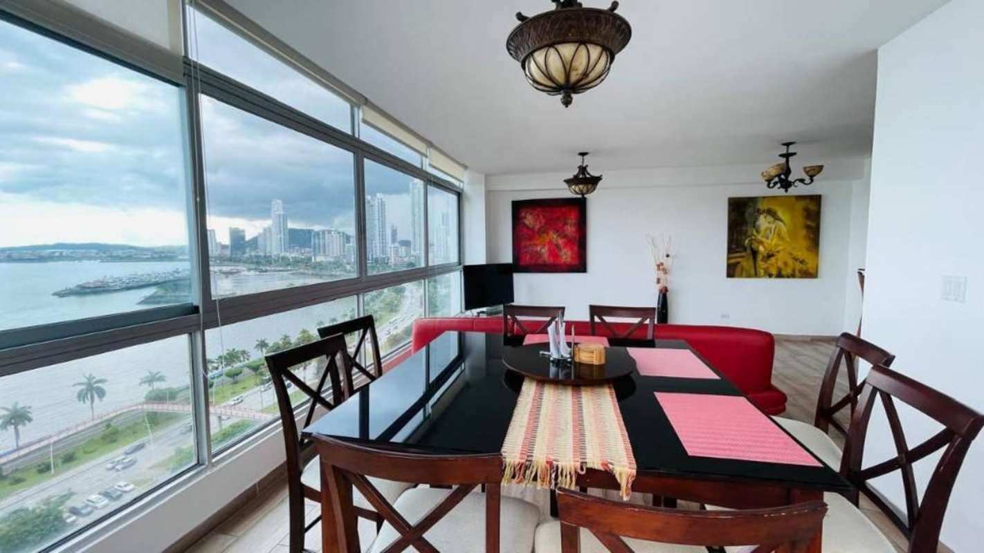 Modern bathroom with vanity and shower in PH Bayfront Panama Avenida Balboa