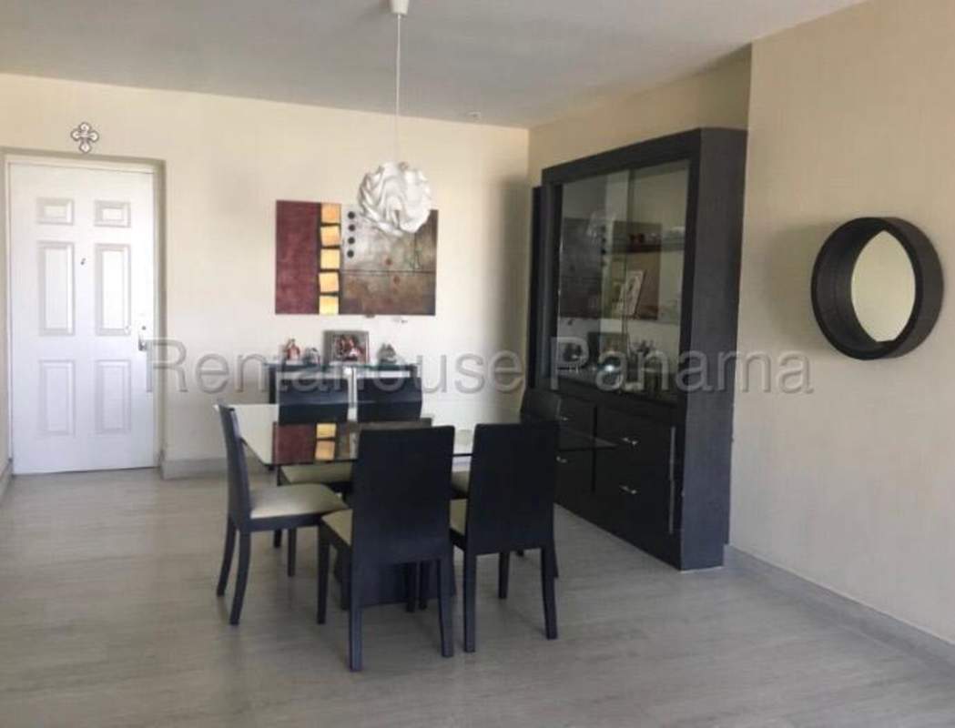 Open dining with modern furniture and display cabinet PH San Francisco 67 Panama City