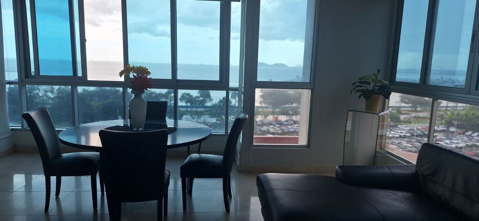 Fully equipped kitchen with granite countertops PH Vista del Mar Avenida Balboa Panama City