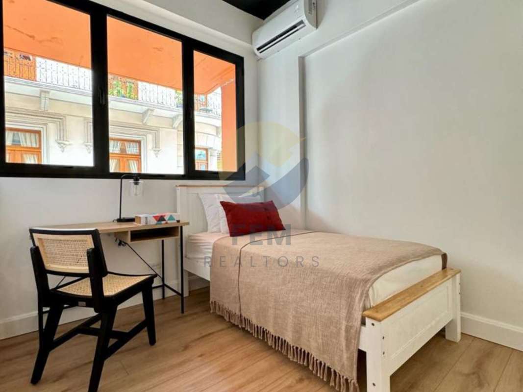 Furnished bedroom inverter AC natural light balcony PH Plaza Central Casco Viejo Panama