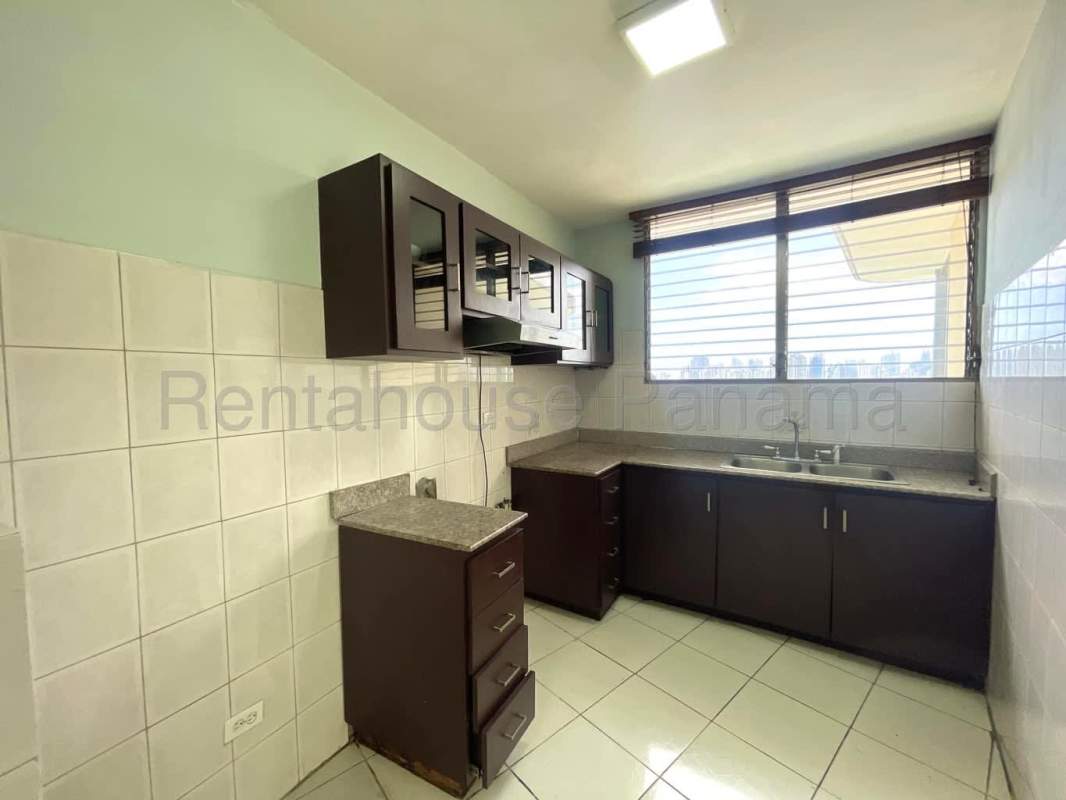 Laundry space with utility sink and tile floor PH Beverly Hills in Betania Panama City