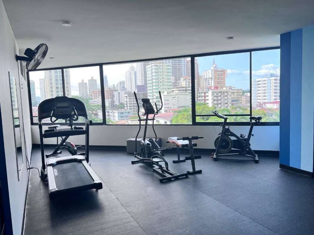 Furnished living wall with flat TV and AC in PH EL Cangrejo Tower Panama