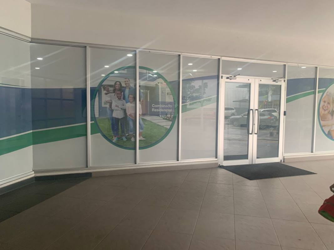 Modern corporate office floor with modular cubicles and glass partitions for sale Marbella Panama