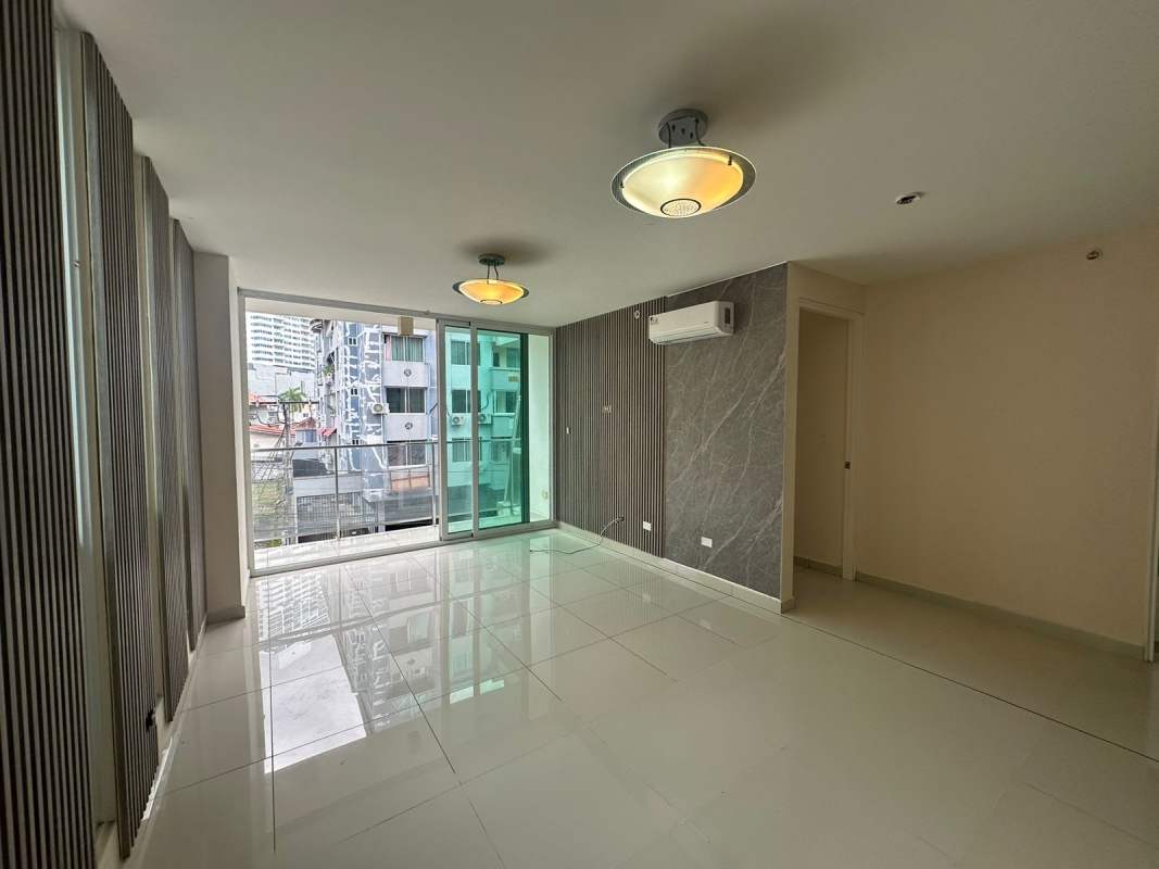 Modern rooftop terrace with jacuzzi, panoramic glass rail, and skyline views at PH Bela Vita Panama