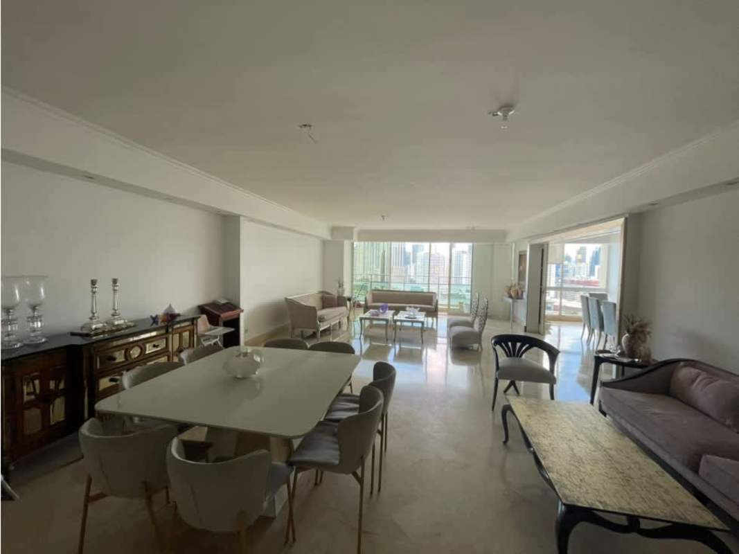 Master bedroom featuring city and ocean views with natural light in PH Peninsula Punta Paitilla Panama