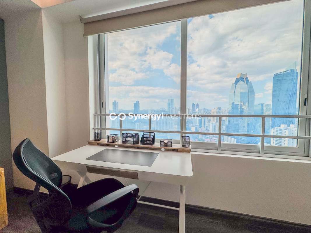 Open kitchen with granite countertops, appliances, modern cabinetry Avenida Balboa Panama