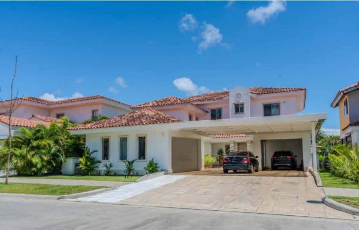 Large heated pool jacuzzi BBQ terrace luxury mansion Santa Maria Panama