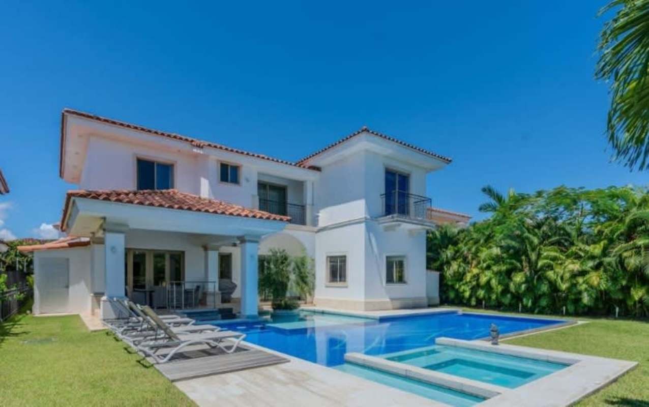 Two-story luxury Mediterranean villa with heated pool and jacuzzi in Santa Maria Fairway Estates Panama City