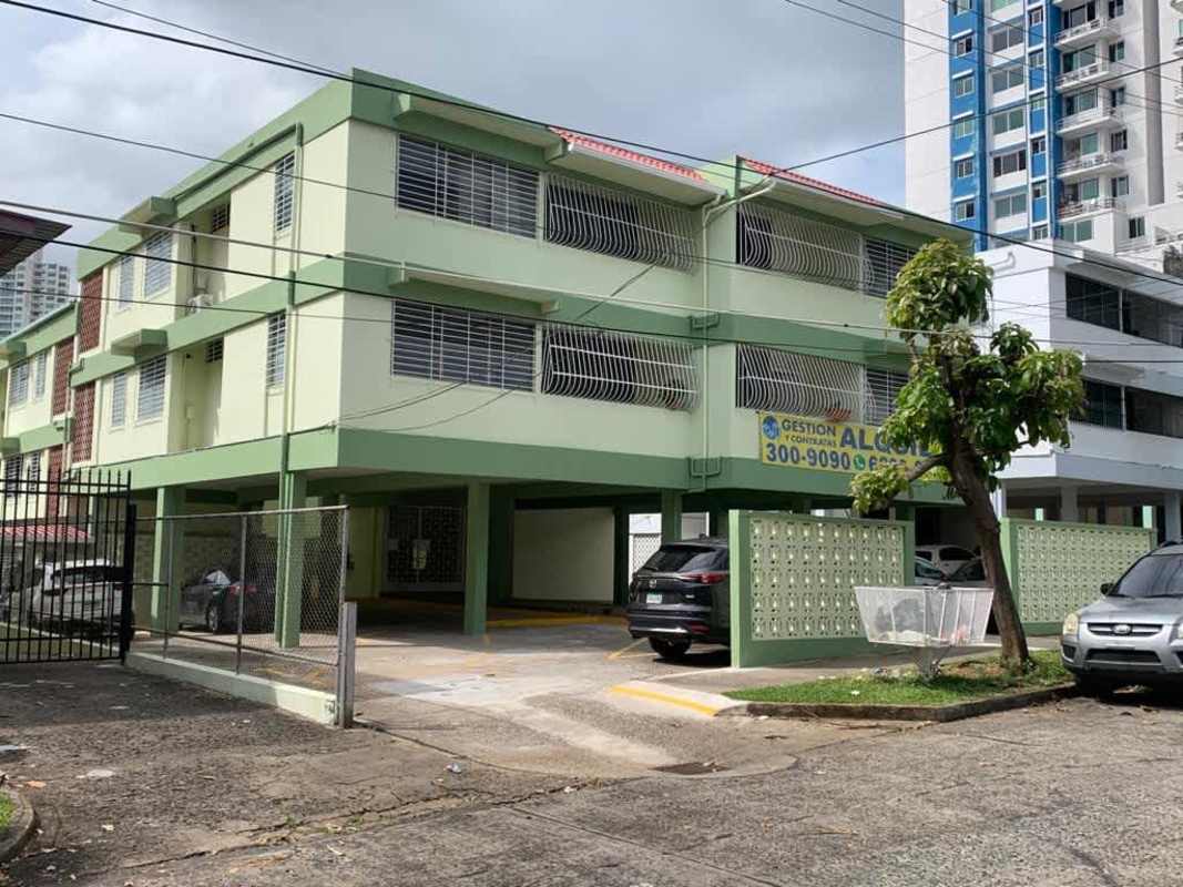Light green apartment building with parking and gated entrance Los Angeles Bethania Panama