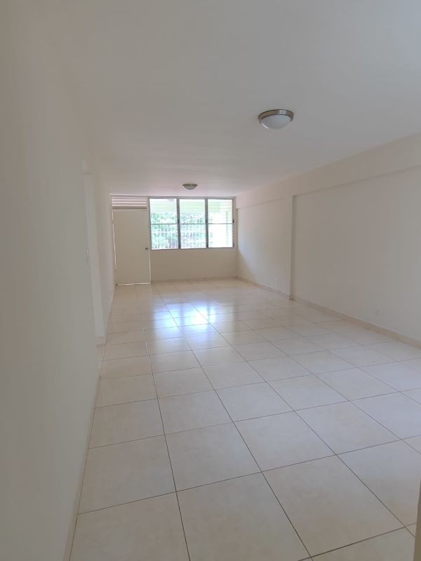 Bedroom with beige tile floor and natural light in apartment Bethania Los Angeles Panama