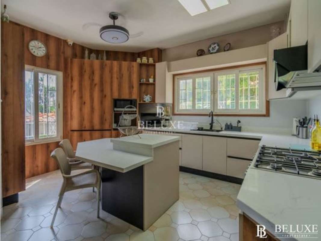 Exclusive home with private swimming pool and garden in Dos Mares Panama City for sale