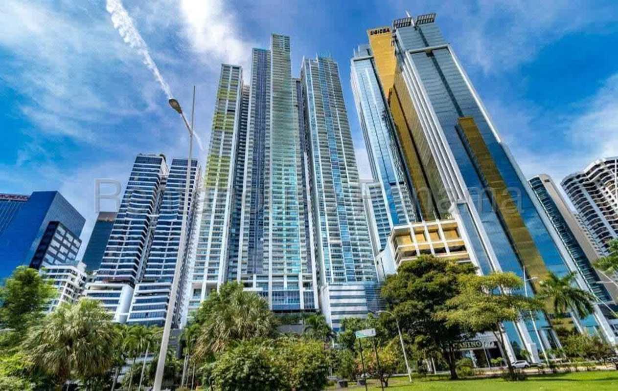 Infinity pool overlooking Pacific Ocean and skyline at Yoo Panama