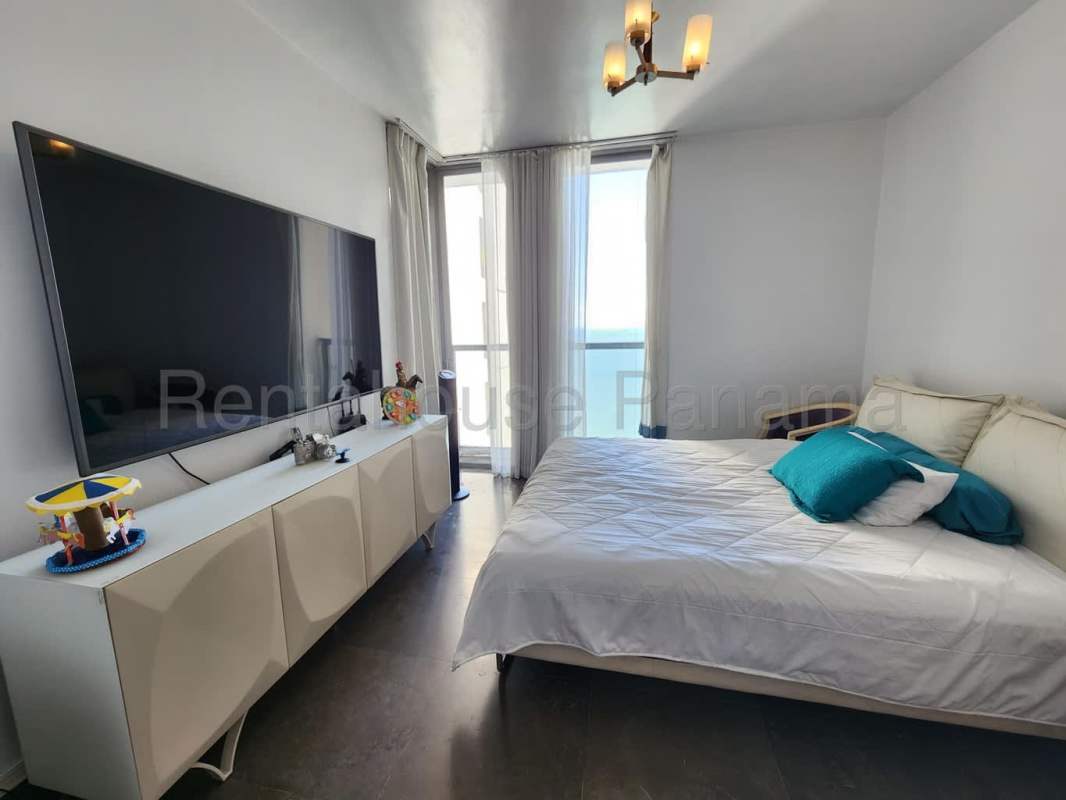 One bedroom luxury condo with large windows ocean view Yoo Panama Avenida Balboa