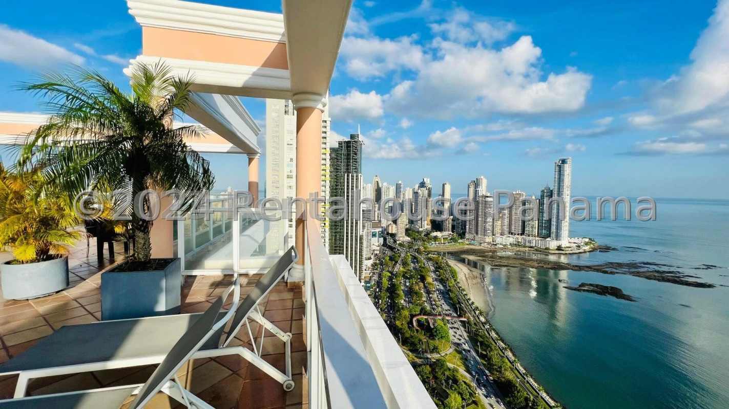 Master bedroom panoramic ocean views PH BICSA Avenida Balboa Panama