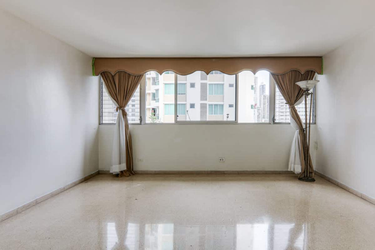 Large bright living room with access to enclosed balcony PH Marina Plaza Panama