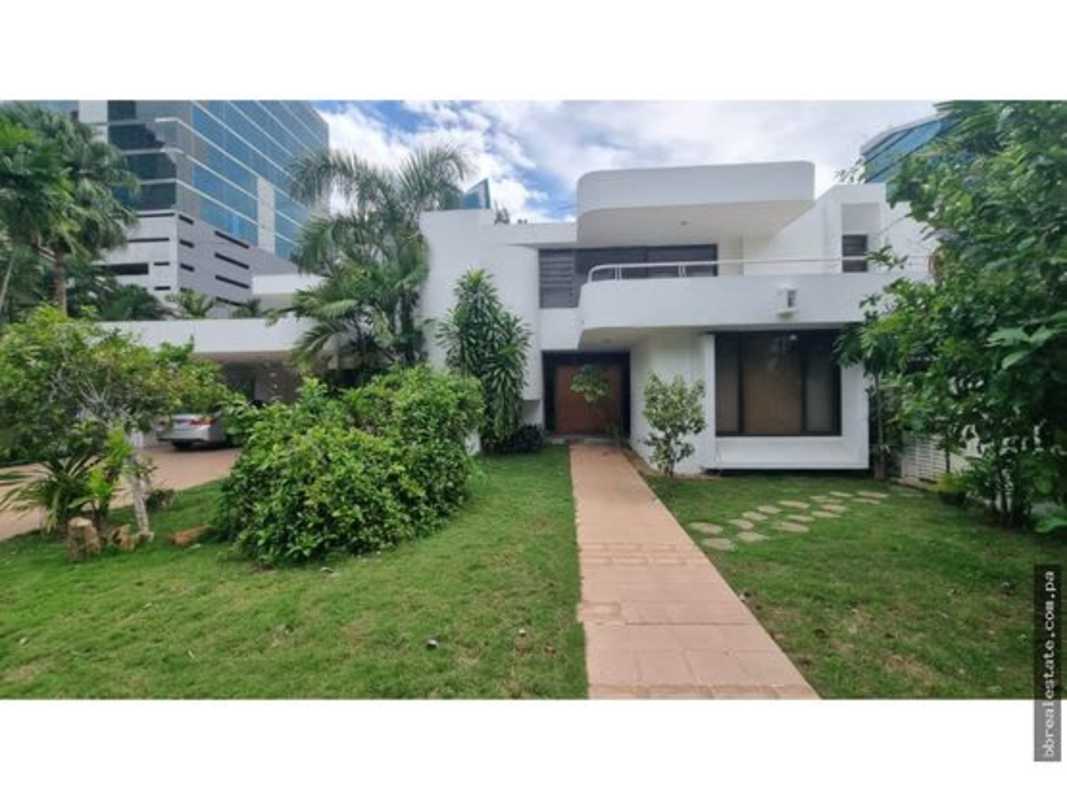 Contemporary white house with balcony and garage in Obarrio business district Panama