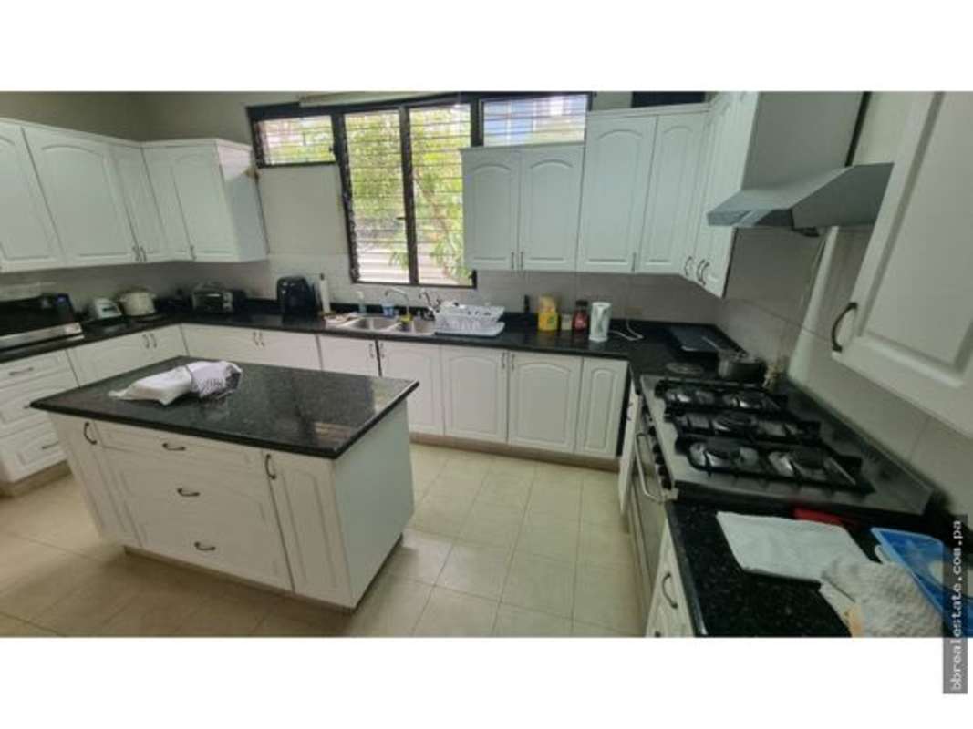 Traditional kitchen with granite countertops, center island at house for rent in Obarrio city center Panama
